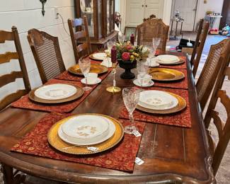 Dining table with 8 chairs 