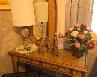 Nice wicker table & mirror