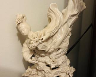Blanc de chine Figurine 