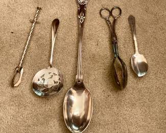 Serving utensils