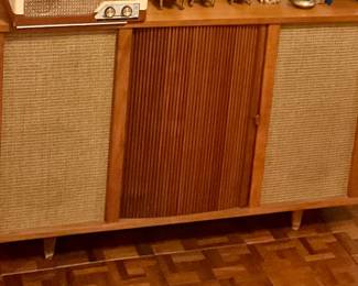 Stereo console cabinet