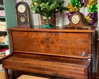 Upright piano