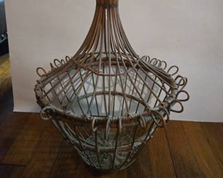 Wire hanging basket