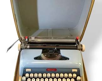 Royal Futura 800 Portable Manual Typewriter