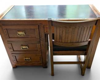 Young Hinkle Oak Desk w Chair