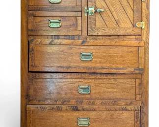 Young Hinkle Oak Chest Of Drawers
