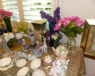 Bric-a-brac, Lladro figurines, Set of Franciscan dinnerware in "Desert Rose"