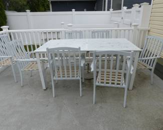 Outdoor table with 6 chairs & cushions