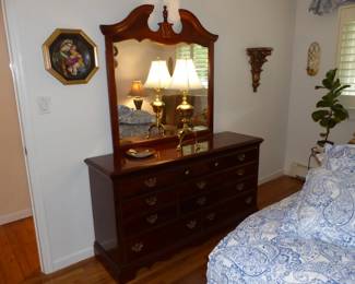 Dresser & mirror, wall hangings & collectible plates