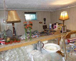 Lamps, bric-a-brc, kitchenware
