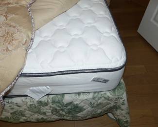 Full size mattress & boxspring