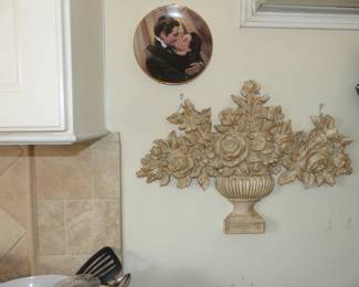 Collectible plate, decorative wall hanging