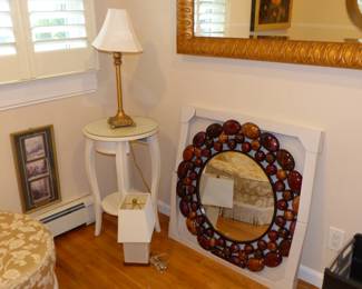 Side table/pedestal, lamp mirrors