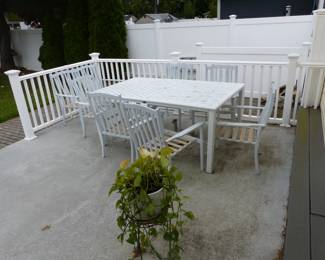 Outdoor table with 6 chairs & cushions