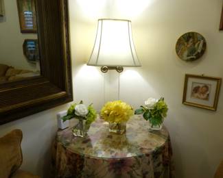 Pair of lucite & brass table lamps, bric-a-brac