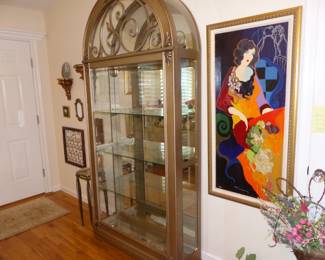 Henredon arched curio cabinet in champagne finish, Tarkay framed artwork, decorative wall hangings
