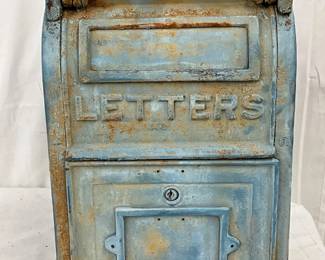 U.S. Cast Iron Mailbox by Carlisle Foundry Co., Measures 13in x 20in