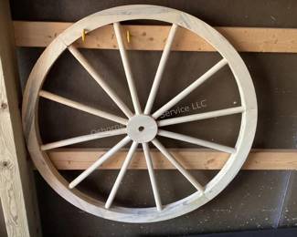 Wood wagon wheel