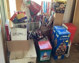 Christmas decor & wrapping essentials