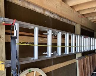 32' aluminum extension ladder