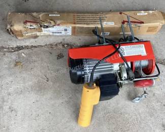 120 Volt electric lifting winch with mounting bracket