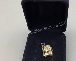 Gold charm/pendant