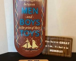 Novelty signs & decor