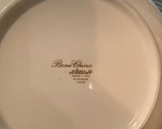 Mikasa Platinum A Serving Bowl