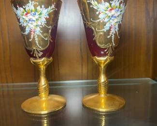 Murano Tre Fuochi Ruby Red Wine Glasses with Gilt Decoration third image