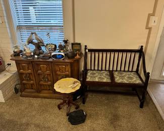 Cute vintage bench 