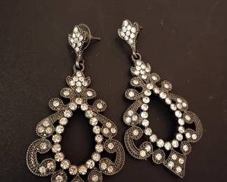 Elegant pair of vintage rhinestone chandelier earrings
