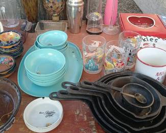 mixed kitchenware / collectibles / cast iron / souvenir glass lot