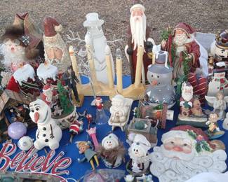 mixed Christmas décor lot