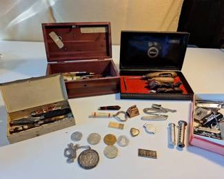 Pocketknives, Souvenirs  Small Collectibles Lot