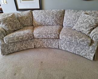 Flexsteel Curved Sofa with Accent Pillows