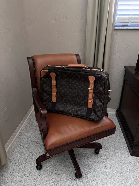 VINTAGE AUTHENTIC LOUIS VUITTON SUITCASE