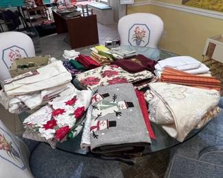 VARIOUS LINENS, RUNNERS, PLACEMATS, NAPKINS; VINTAGE AND MODERN