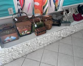 VINTAGE WOMENS PURSES
