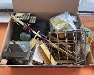 TRAIN COLLECTIONS; BUILDINGS; LAYOUT ACCESSORIES