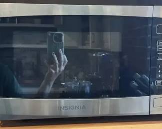 Insignia Microwave