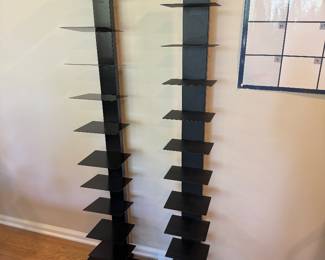 Sapiens vertical spine book racks