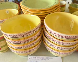 #035		Pistoulet by Pfaltzgraff 8 - 4 pc place settings 32 pcs total Dinner Salad Bowl Mug	 $ 60.00 																						
