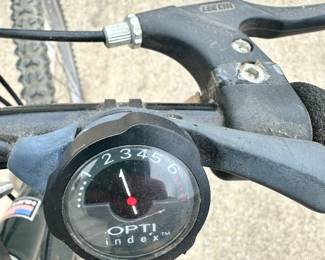#043 Men's Huffy 18 Speed Bike $40