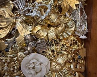 Vintage/deadstock Brooches - great pricing for resale ~ $2 each ~ 3 for $5 ~ 8 for $10 ~ 25+ $1 each