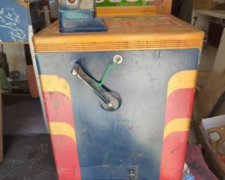 1939 Mills Novelty Co. Jumbo Parade Slot Machine