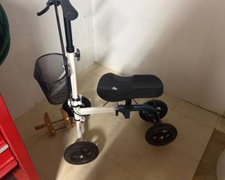 Knee scooter