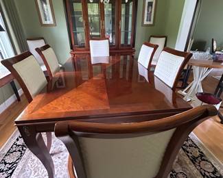 Stanley Furniture Dining Room Set with 8 Chairs includes 2 leaves and pads - multi-tone finish with stunning wood patterns