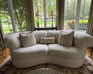 Curved conversational sofa