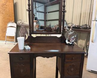 Vintage vanity 