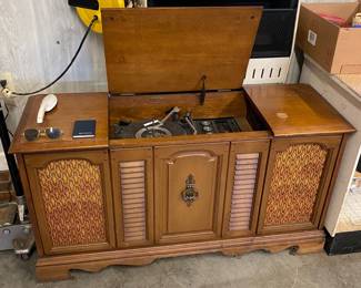 Sears Console Stereo (Plays)